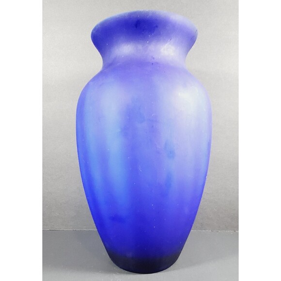 Beautiful Blue Frosted Glass Vase, Shines in the Sunlight, 10.5" tall - Picture 4 of 10
